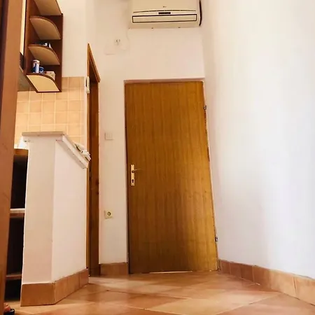 Danijel Apartment Vir